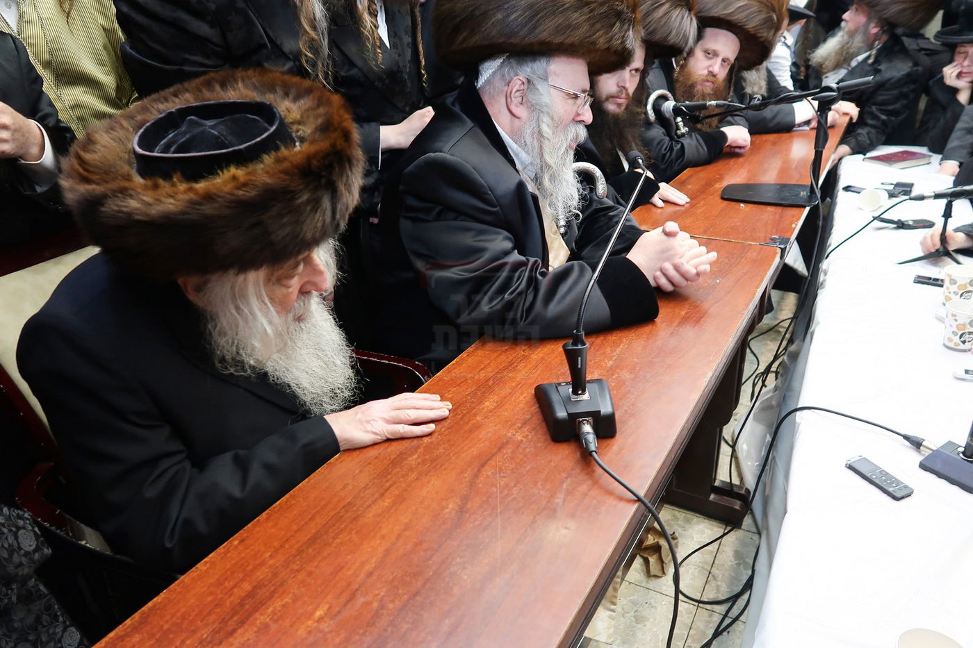 ניחום אבלים בחצה"ק קרעטשניף סיגעט