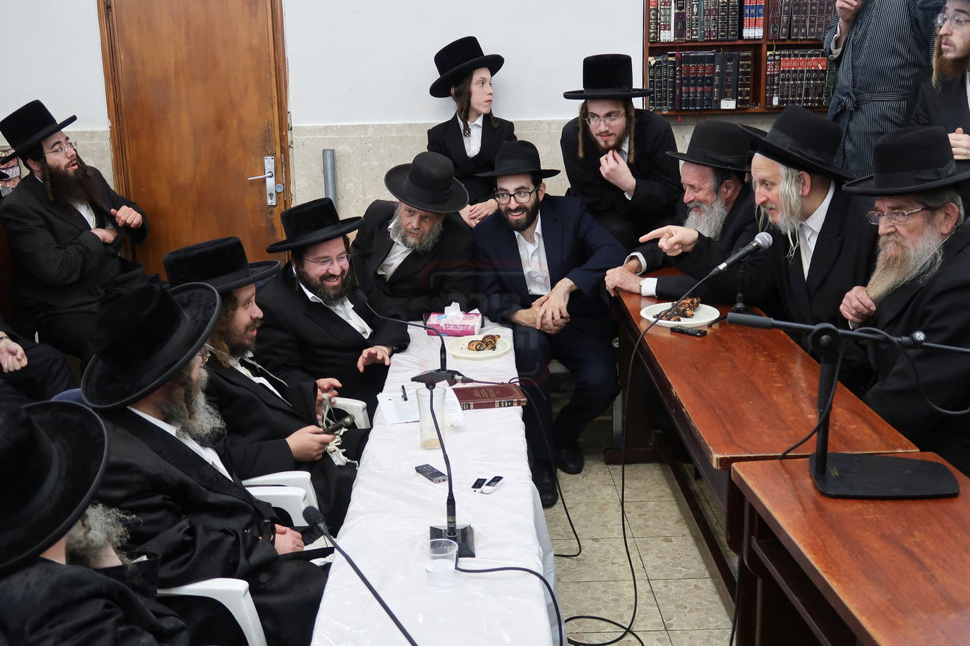 ניחום אבלים בחצה"ק קרעטשניף סיגעט