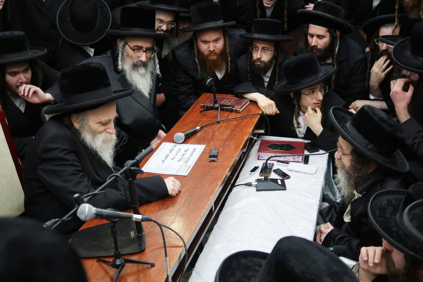 ניחום אבלים בחצה"ק קרעטשניף סיגעט