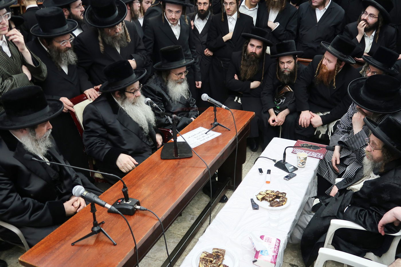 ניחום אבלים בחצה"ק קרעטשניף סיגעט