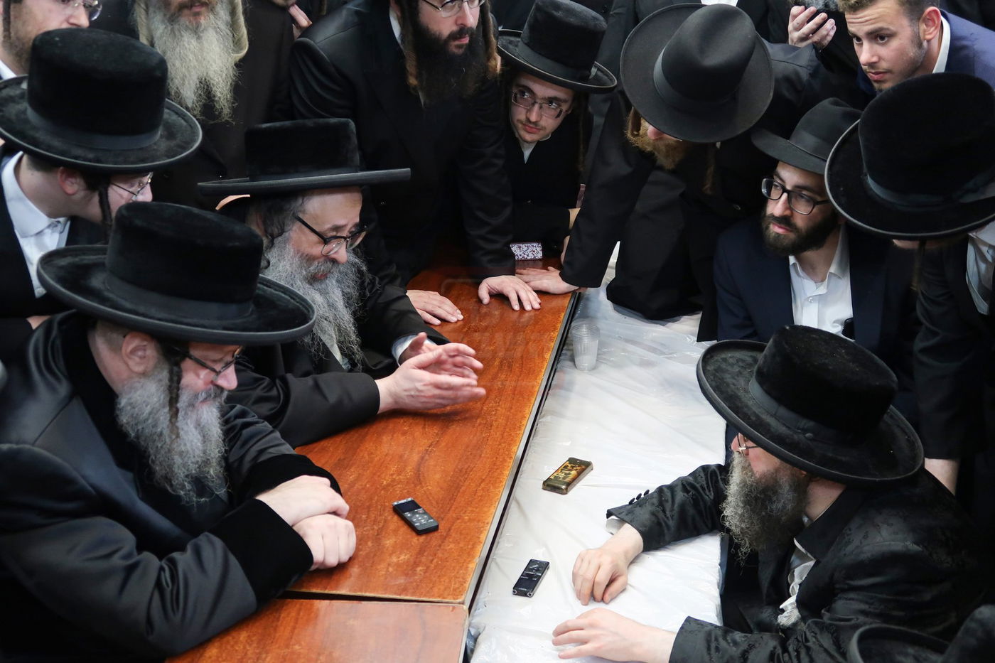 ניחום אבלים בחצה"ק קרעטשניף סיגעט