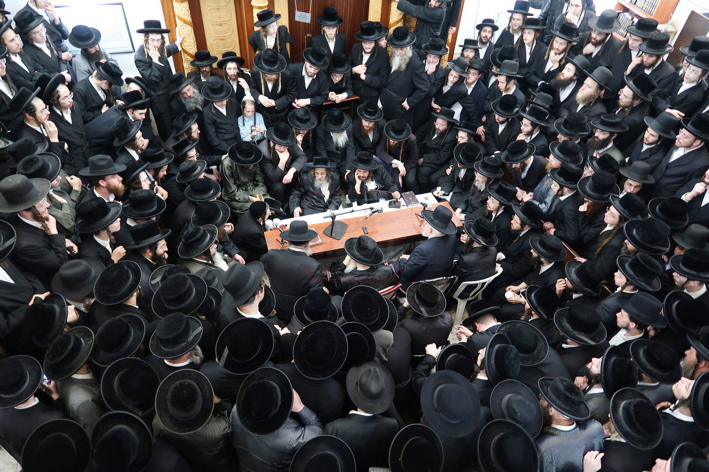 ניחום אבלים בחצה"ק קרעטשניף סיגעט