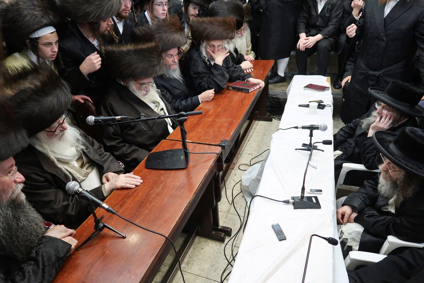 ניחום אבלים בחצה"ק קרעטשניף סיגעט