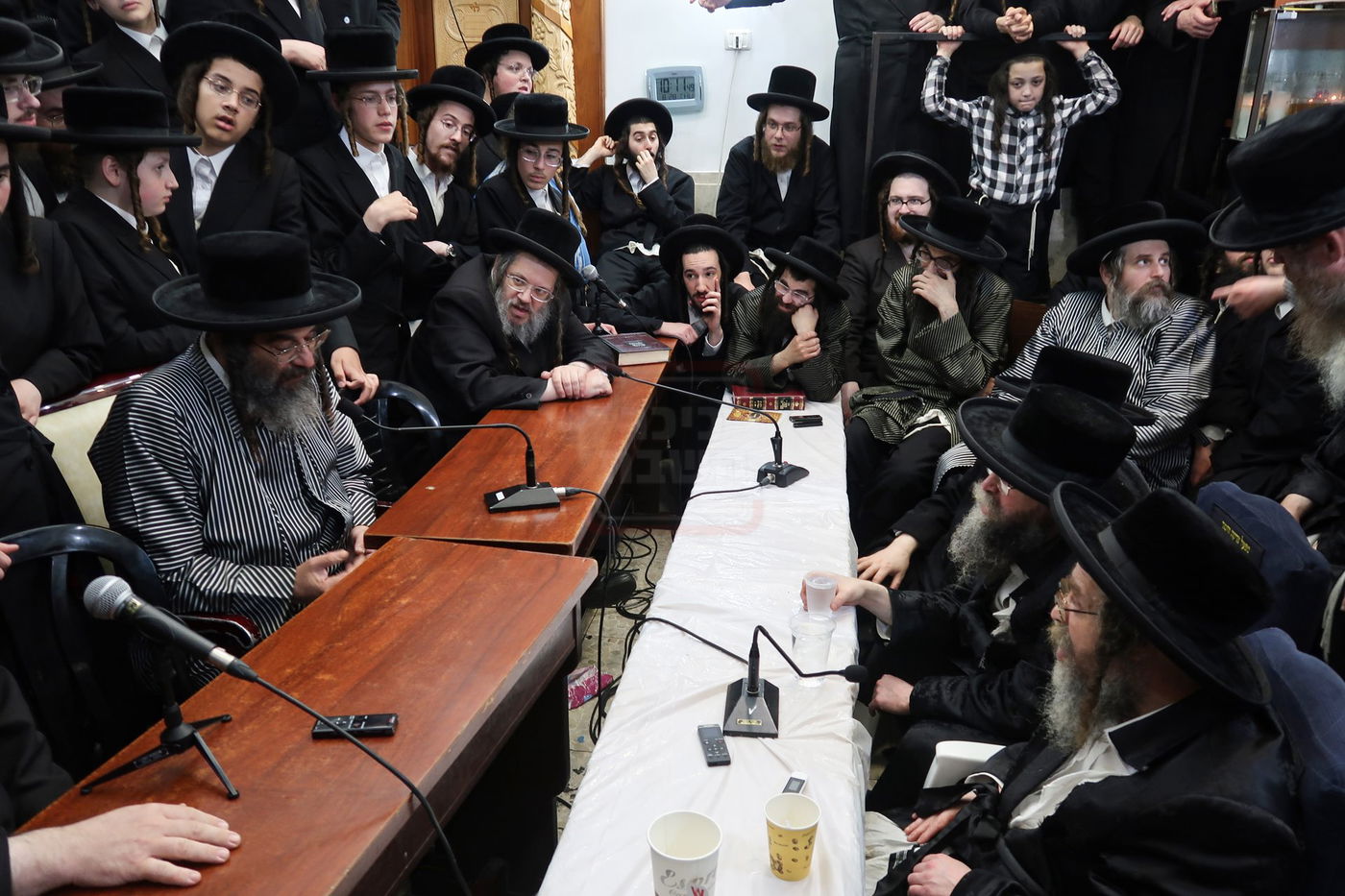 ניחום אבלים בחצה"ק קרעטשניף סיגעט