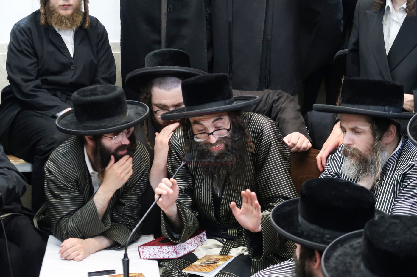 ניחום אבלים בחצה"ק קרעטשניף סיגעט