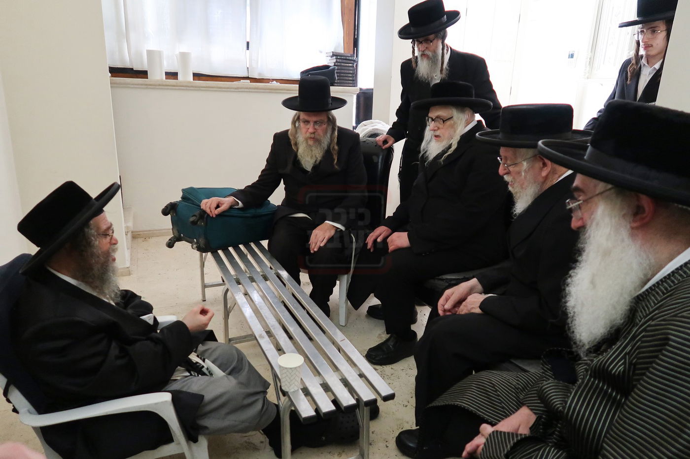 ניחום אבלים בחצה"ק קרעטשניף סיגעט