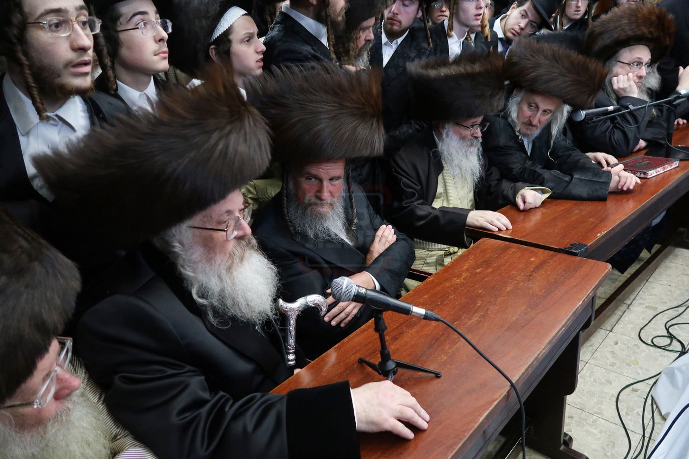 ניחום אבלים בחצה"ק קרעטשניף סיגעט