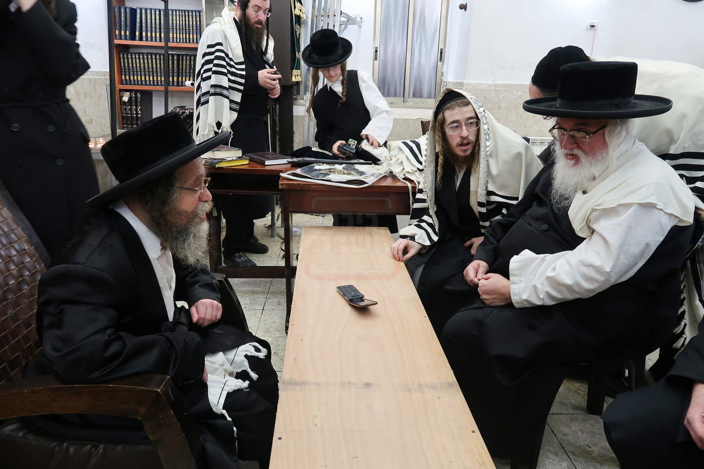 ניחום אבלים בחצה"ק קרעטשניף סיגעט