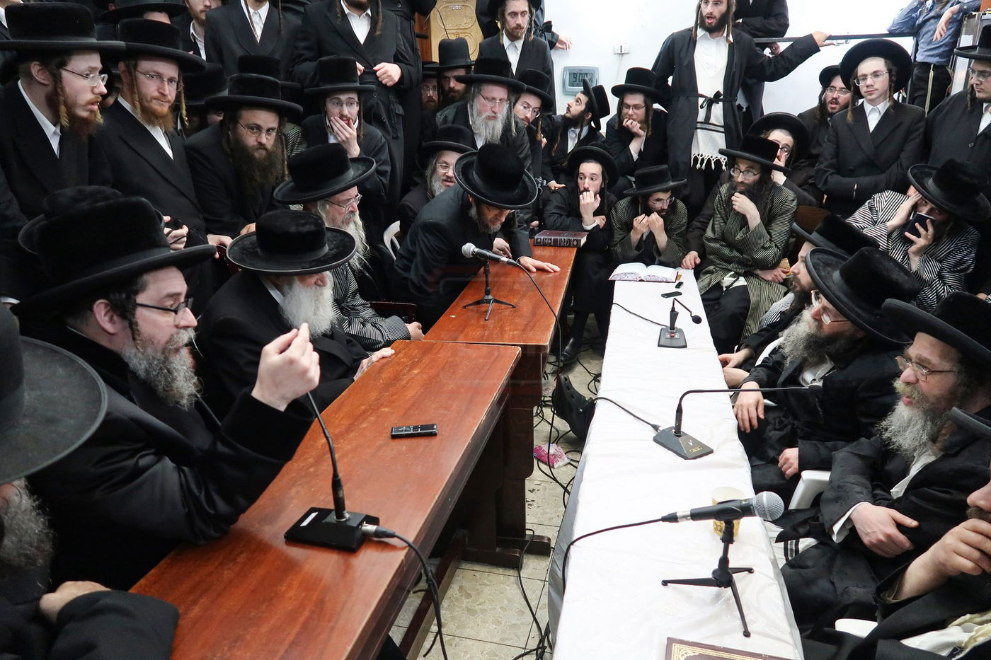 ניחום אבלים בחצה"ק קרעטשניף סיגעט