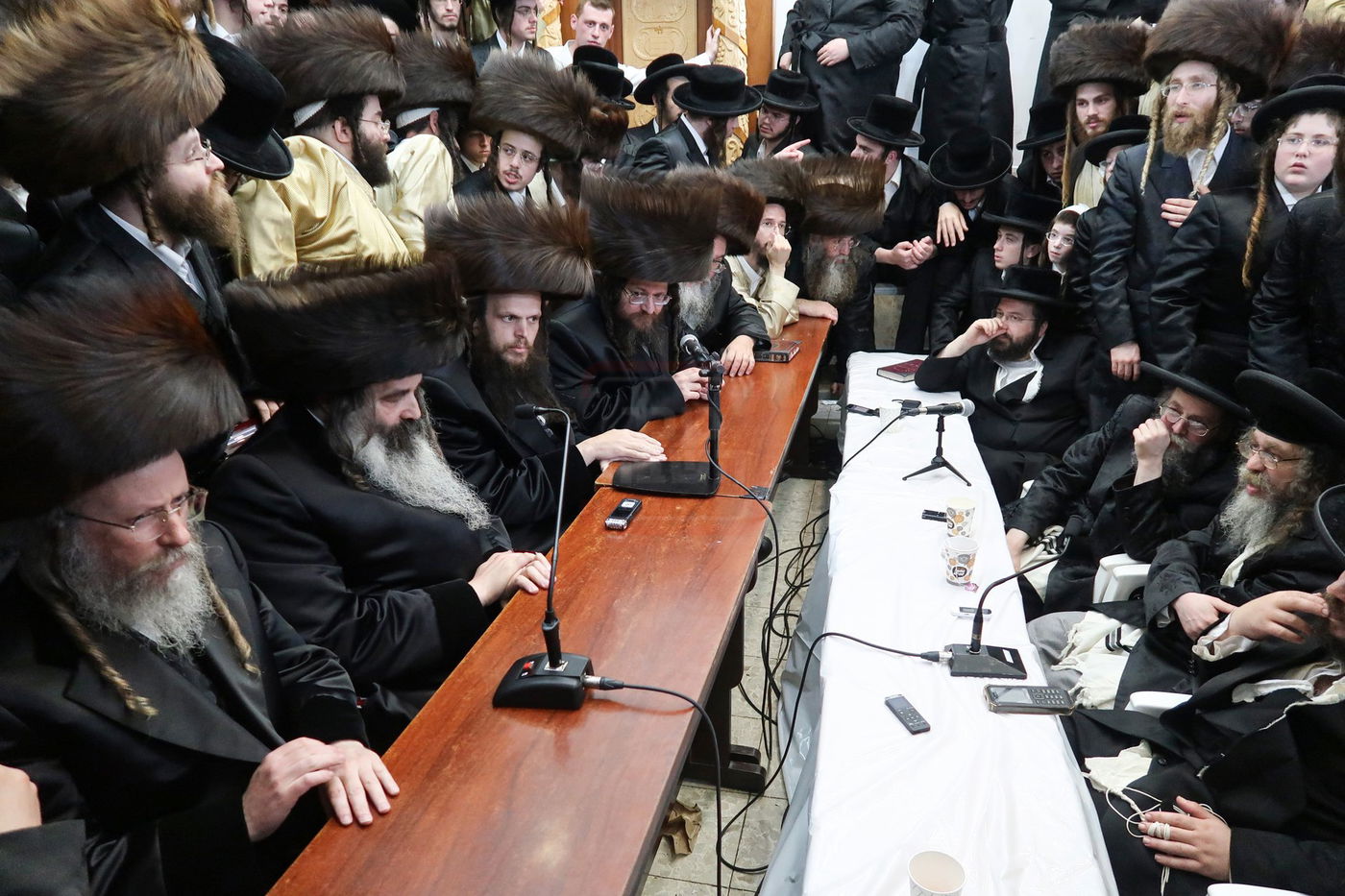 ניחום אבלים בחצה"ק קרעטשניף סיגעט