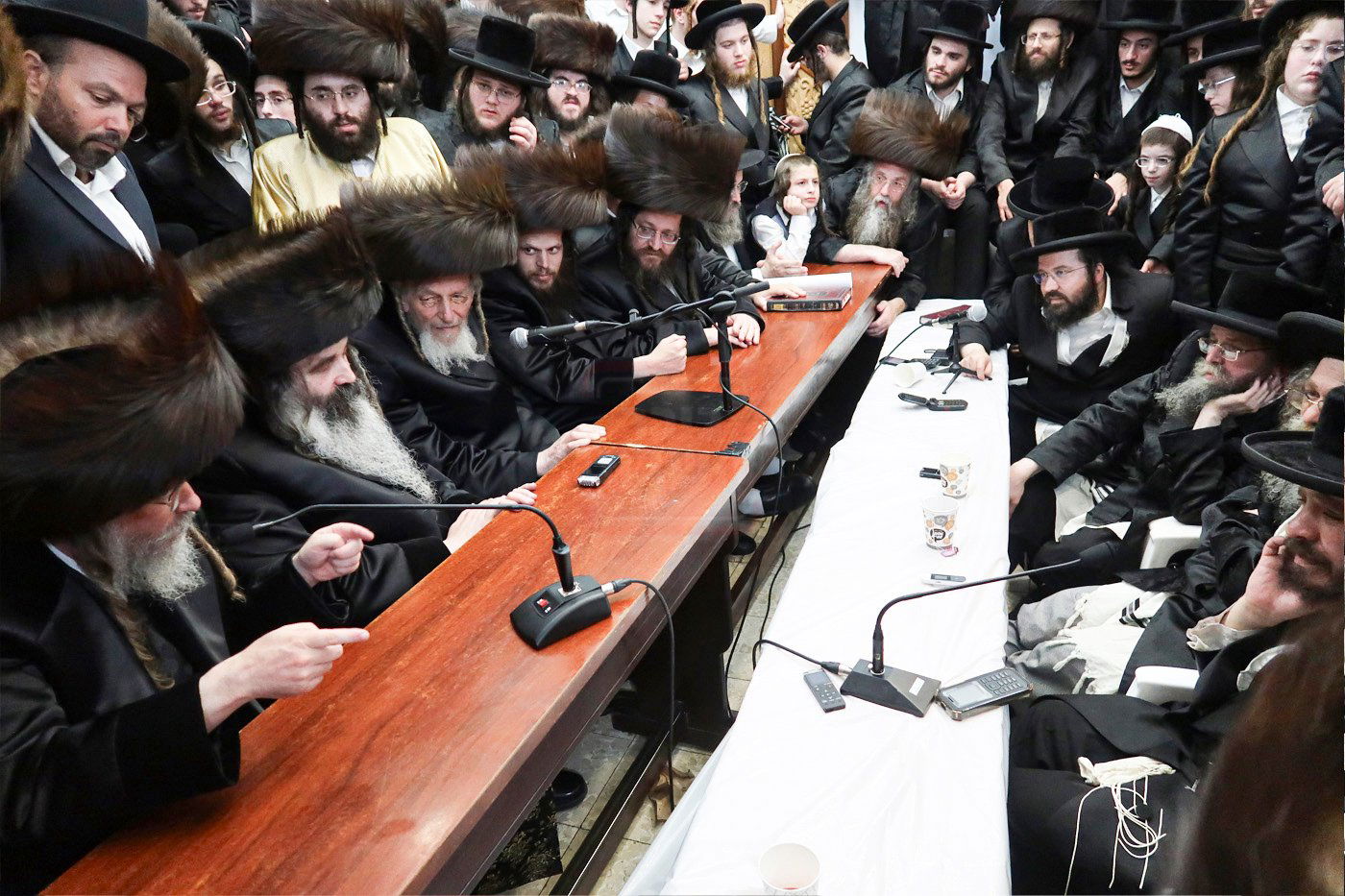 ניחום אבלים בחצה"ק קרעטשניף סיגעט