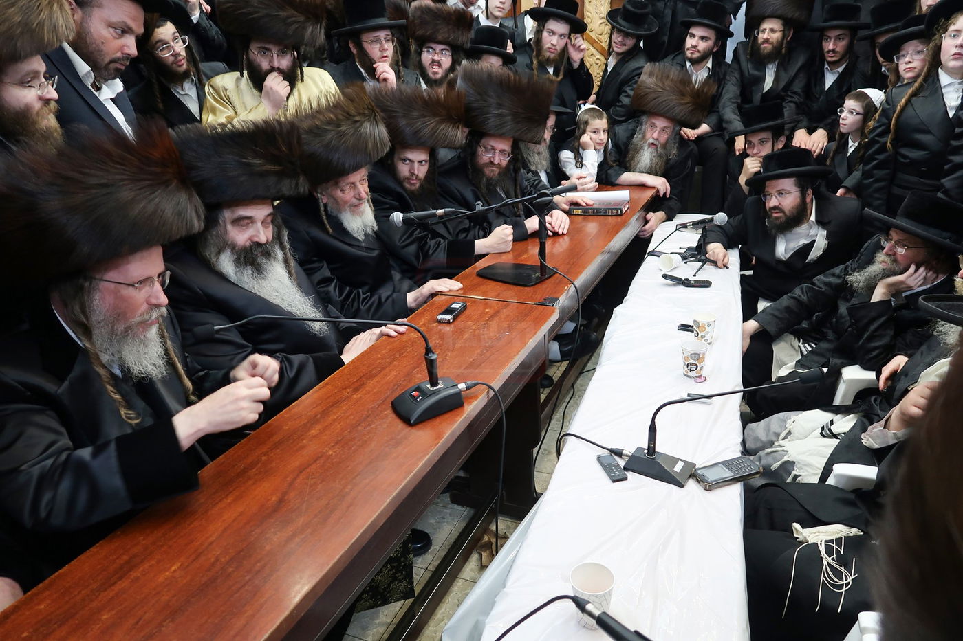 ניחום אבלים בחצה"ק קרעטשניף סיגעט