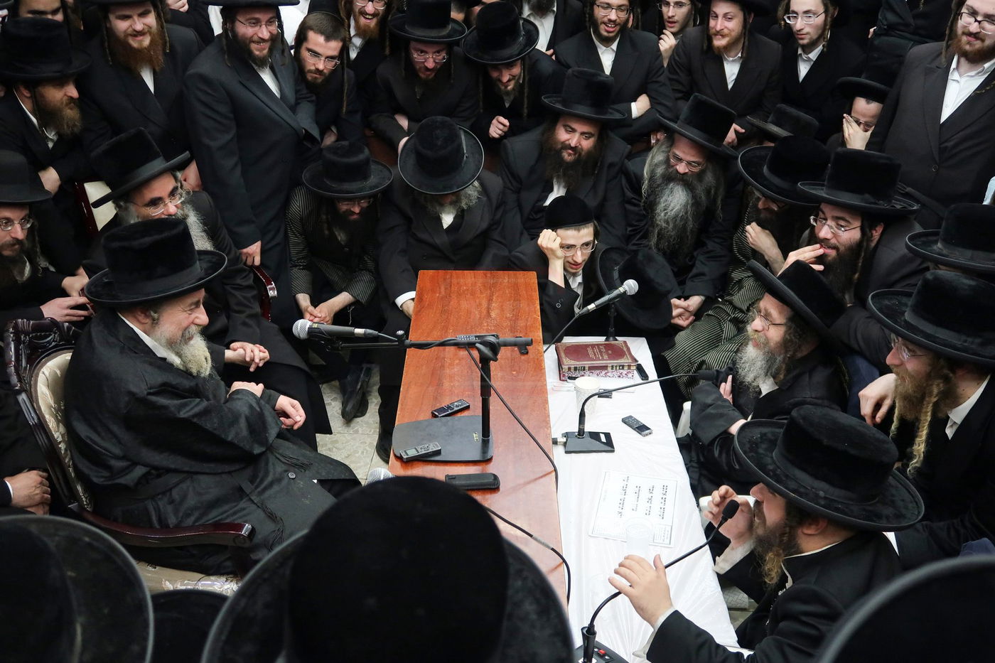 ניחום אבלים בחצה"ק קרעטשניף סיגעט