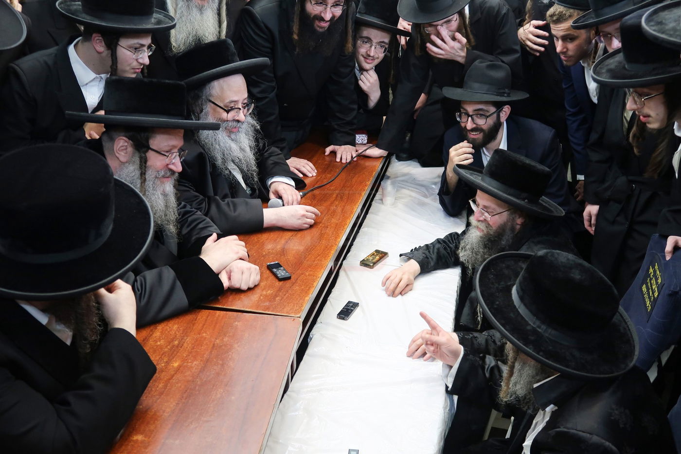 ניחום אבלים בחצה"ק קרעטשניף סיגעט