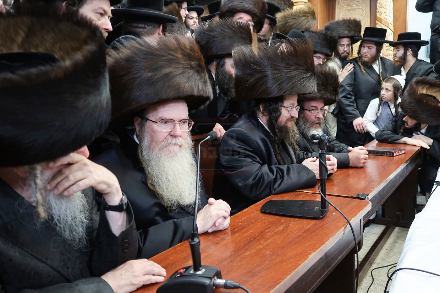 ניחום אבלים בחצה"ק קרעטשניף סיגעט