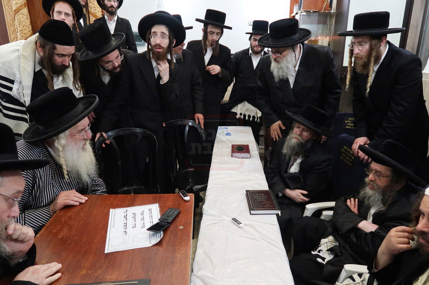 ניחום אבלים בחצה"ק קרעטשניף סיגעט