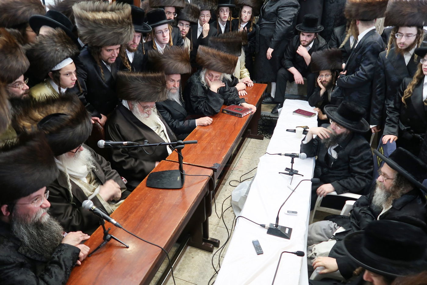 ניחום אבלים בחצה"ק קרעטשניף סיגעט