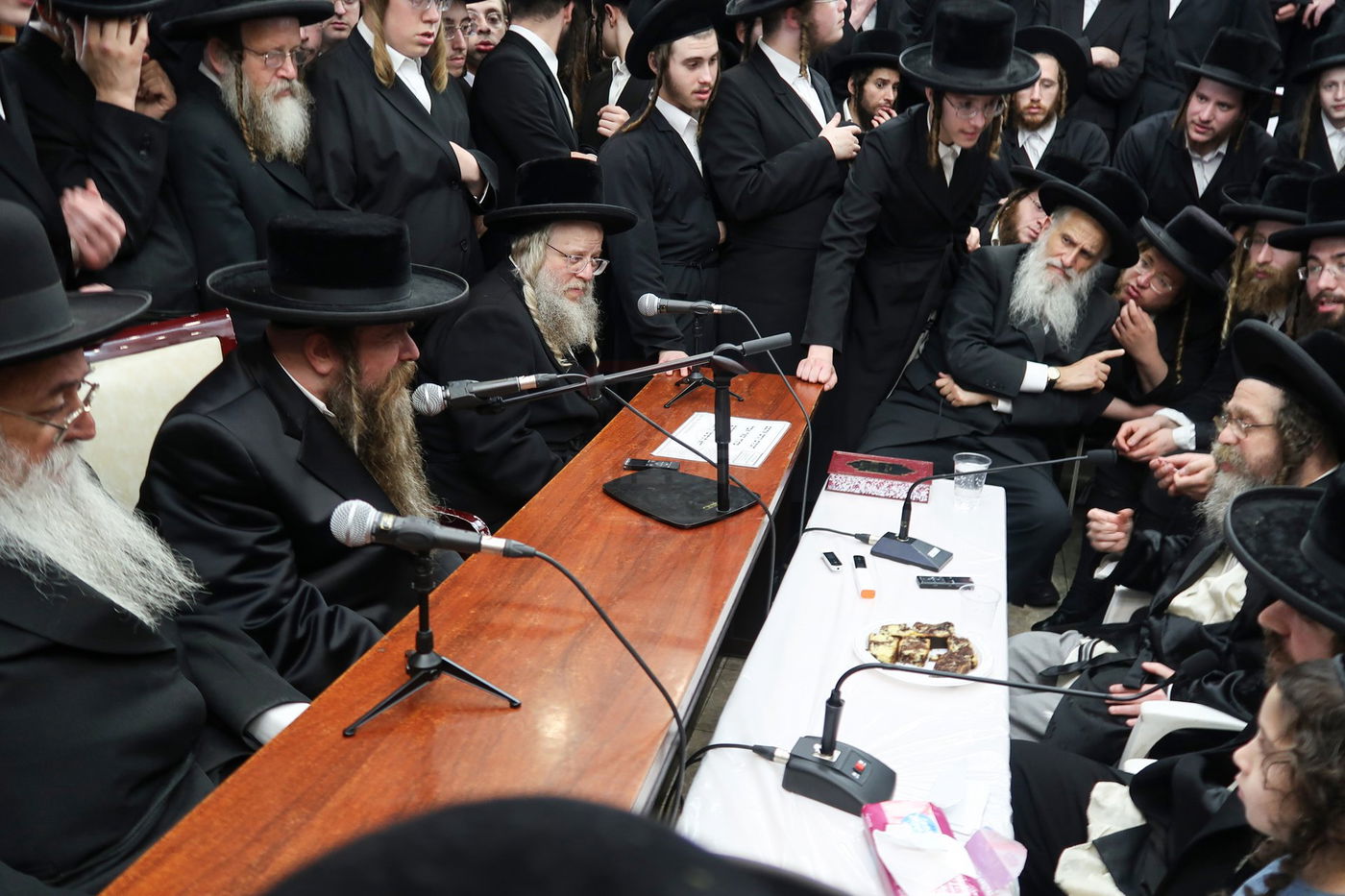 ניחום אבלים בחצה"ק קרעטשניף סיגעט