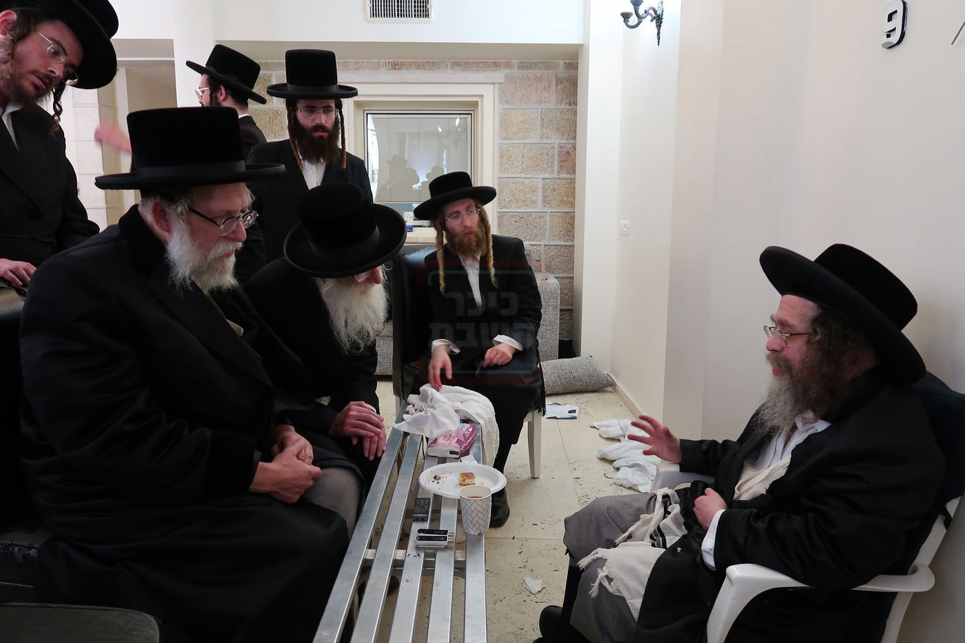 ניחום אבלים בחצה"ק קרעטשניף סיגעט