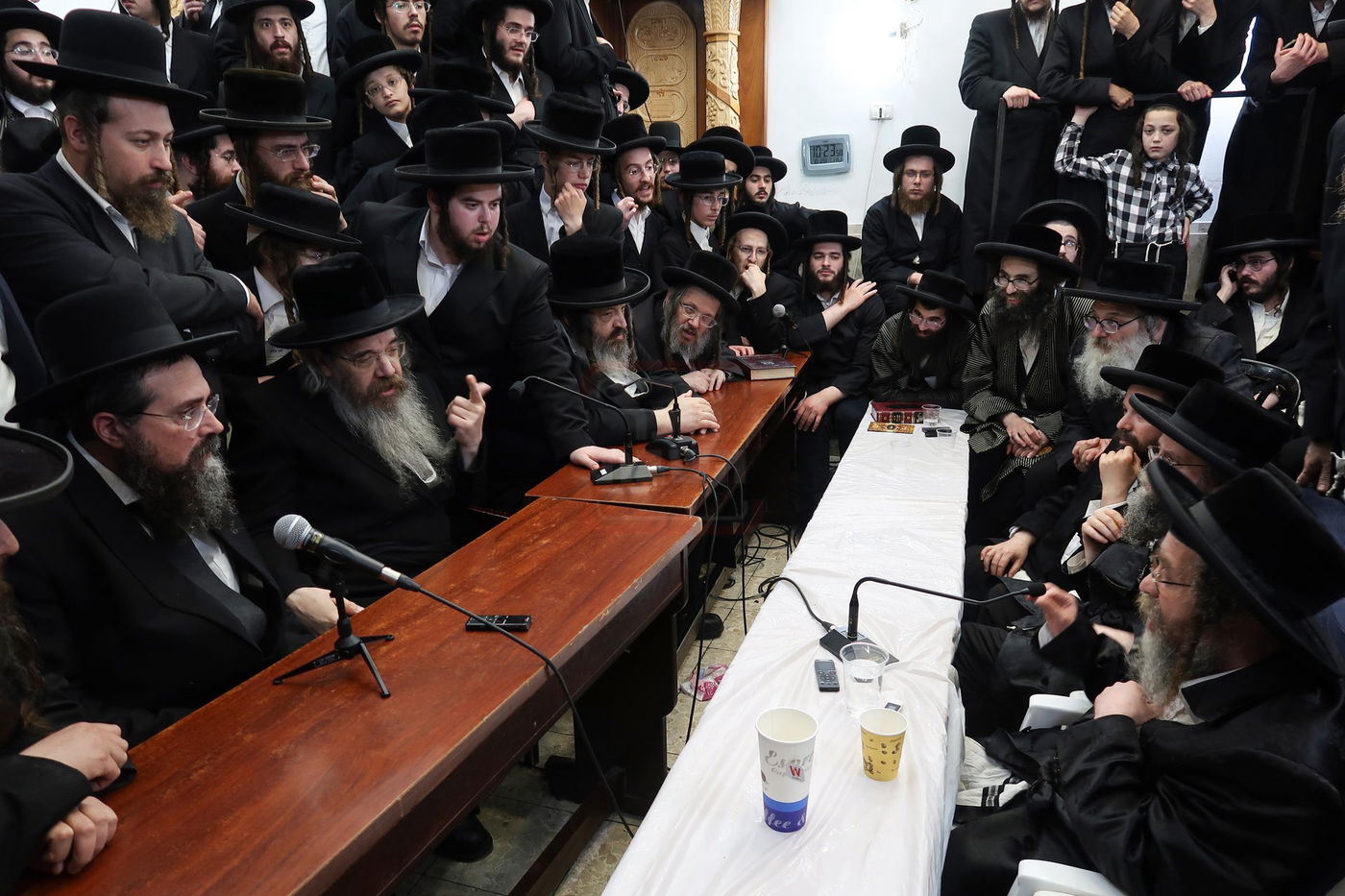 ניחום אבלים בחצה"ק קרעטשניף סיגעט