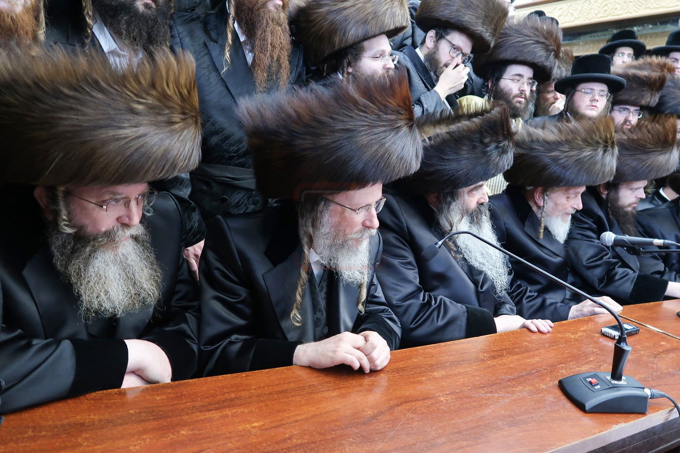 ניחום אבלים בחצה"ק קרעטשניף סיגעט