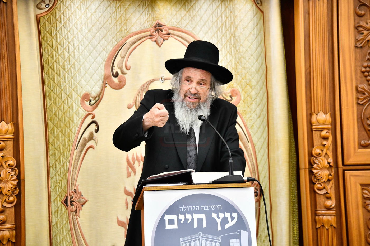 הגאון רבי דוד כהן בשעור בישיבה חסידית