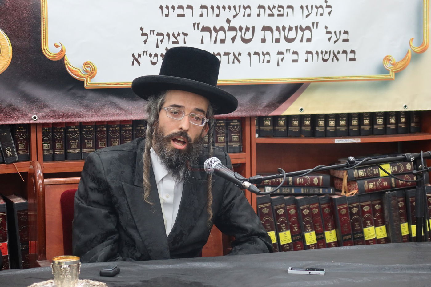 כינוס בחצה"ק זוועהיל לקראת מגבית 'בנפשו' להוצאת ספרי האדמו"ר זצ"ל