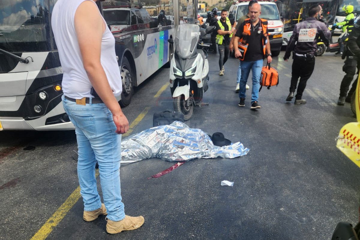 מחריד: הכובע של אחד ההרוגים לצד גופתו בזירה הקשה