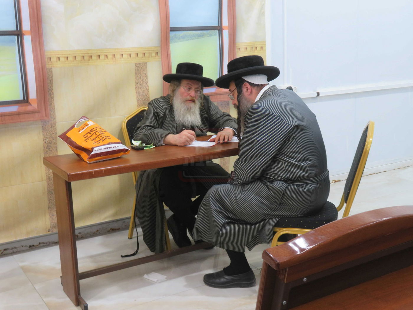 הגבאי כותב קוויטלעך לחסידים