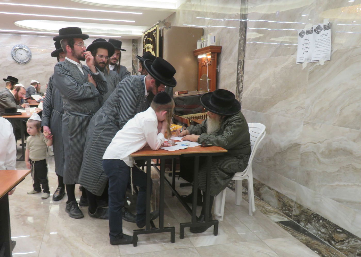 הגבאי כותב קוויטלעך לחסידים