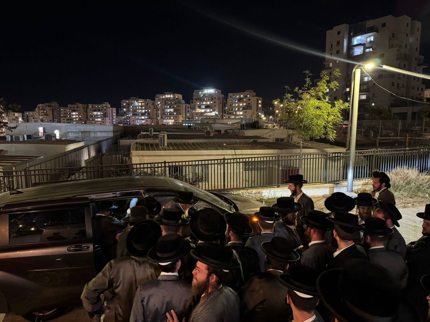 האדמו"ר מתולדות אהרן בביקור הוד בבית שמש