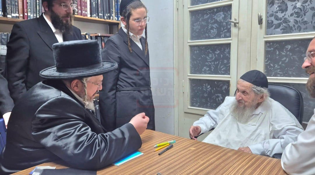 הרה"צ רבי אהרן מרדכי רוקח בביקור אצל הגר"ד לנדו