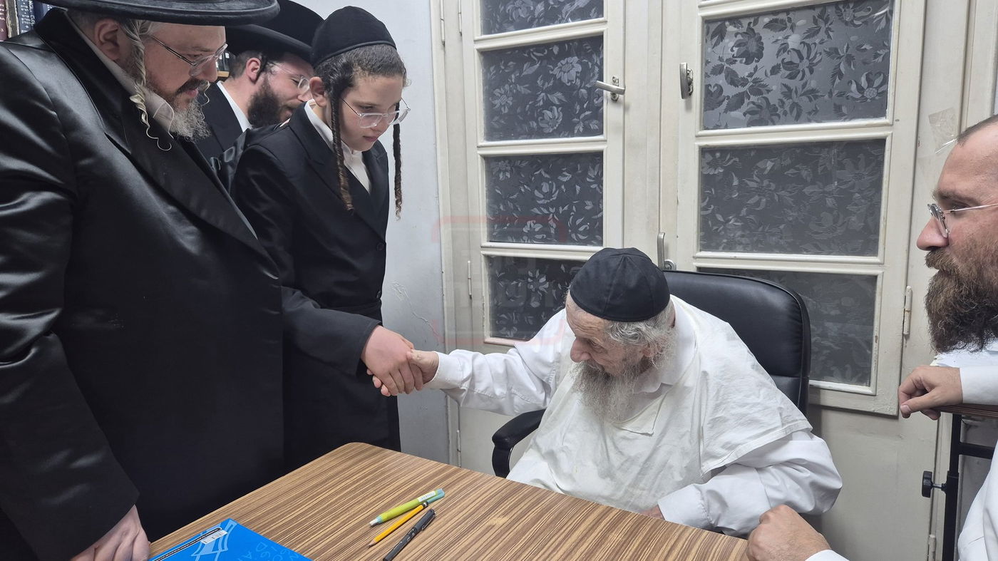 הרה"צ רבי אהרן מרדכי רוקח בביקור אצל הגר"ד לנדו