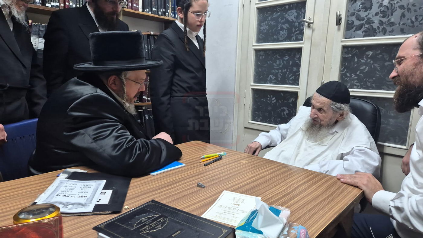 הרה"צ רבי אהרן מרדכי רוקח בביקור אצל הגר"ד לנדו