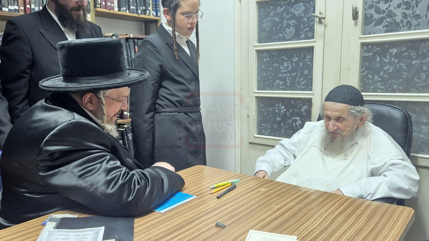 הרה"צ רבי אהרן מרדכי רוקח בביקור אצל הגר"ד לנדו