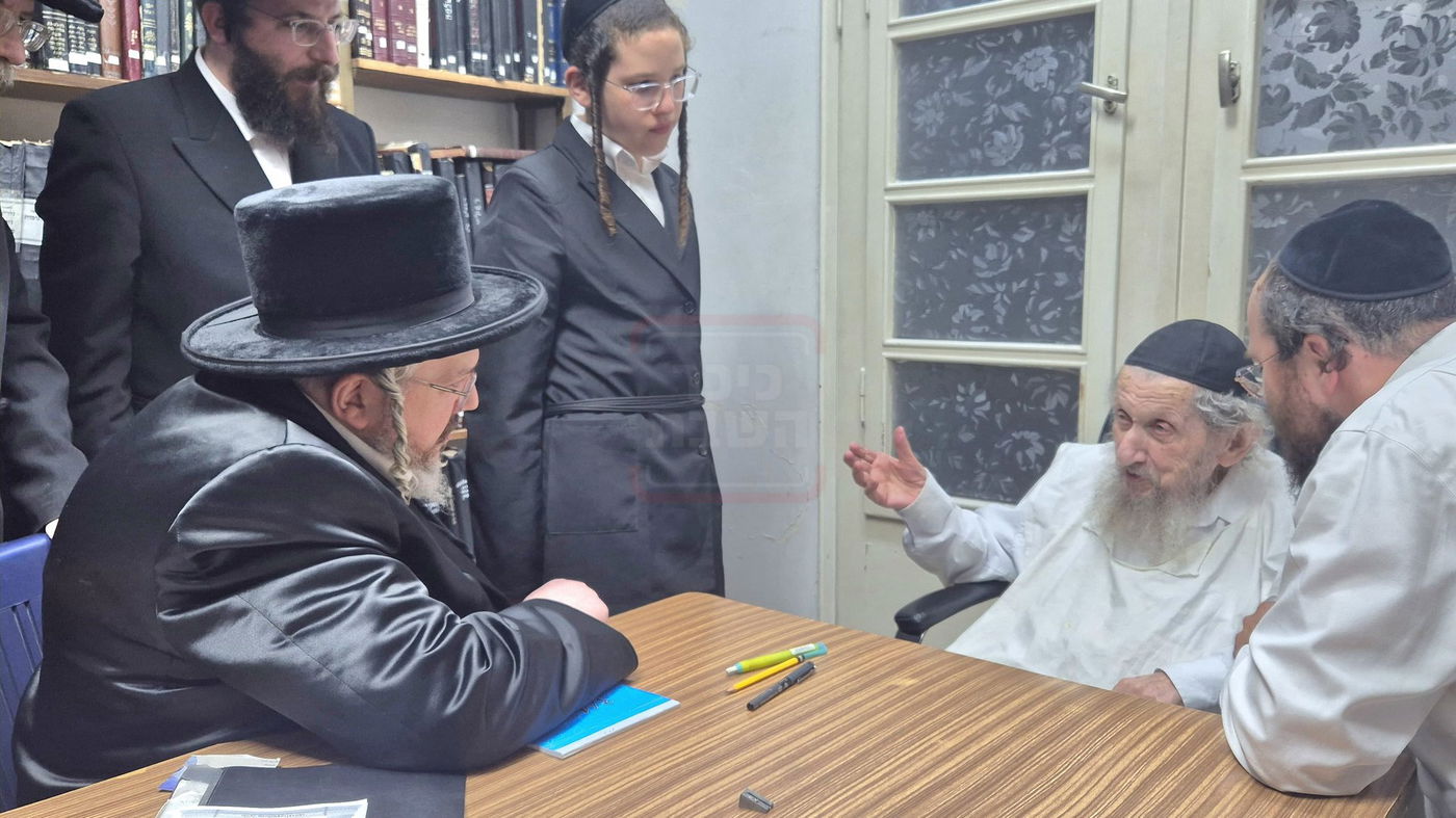 הרה"צ רבי אהרן מרדכי רוקח בביקור אצל הגר"ד לנדו