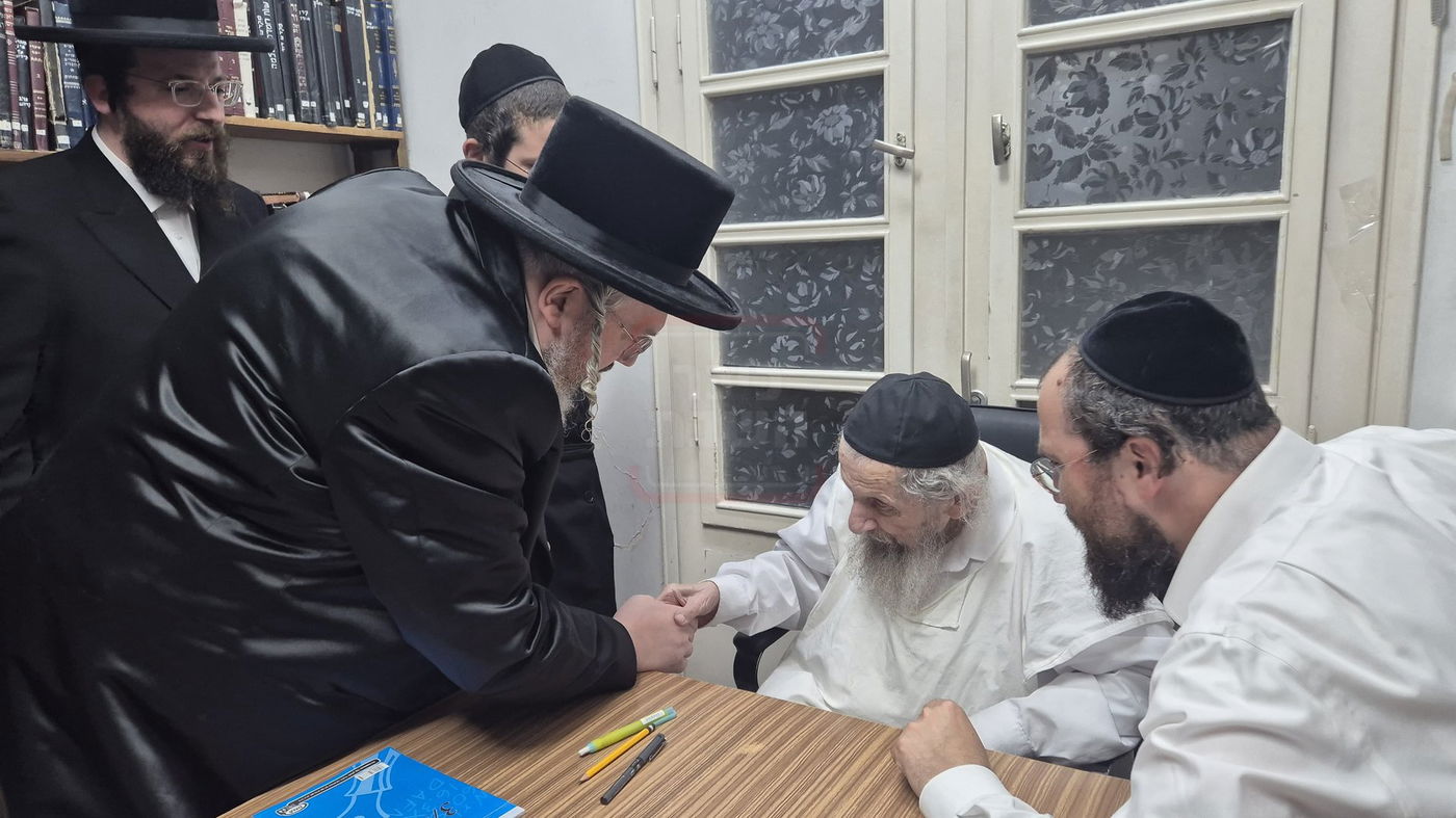 הרה"צ רבי אהרן מרדכי רוקח בביקור אצל הגר"ד לנדו