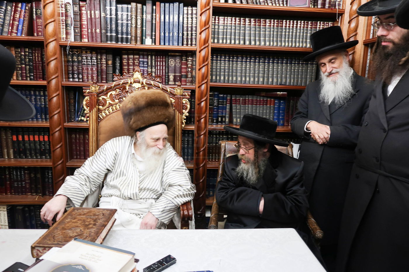 האדמו"ר מקרעטשניף סיגעט בביקור אצל הגרי"מ מורגנשטרן