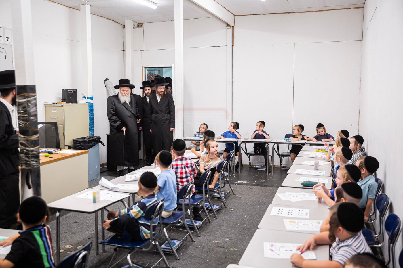 האדמו"ר מבאבוב בביקור בת"ת בלינדן