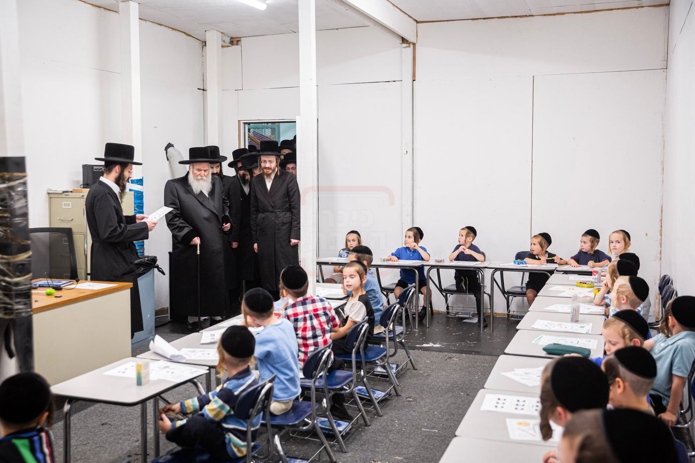 האדמו"ר מבאבוב בביקור בת"ת בלינדן