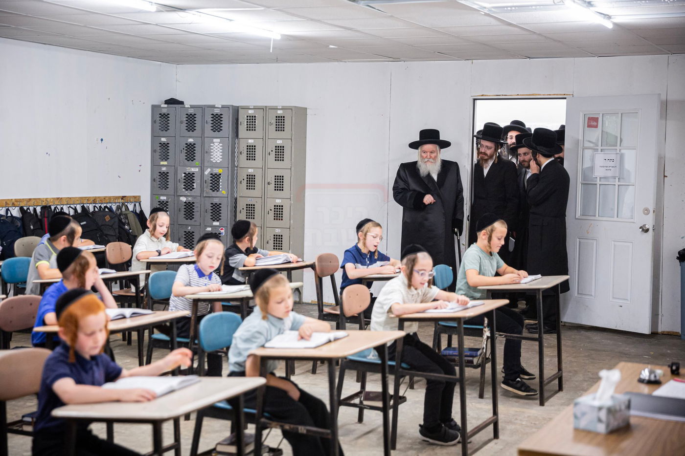 האדמו"ר מבאבוב בביקור בת"ת בלינדן