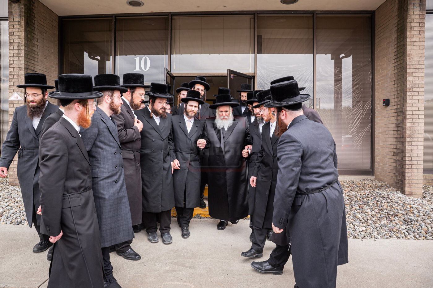 האדמו"ר מבאבוב בביקור בת"ת בלינדן