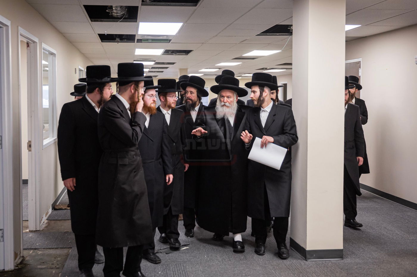 האדמו"ר מבאבוב בביקור בת"ת בלינדן