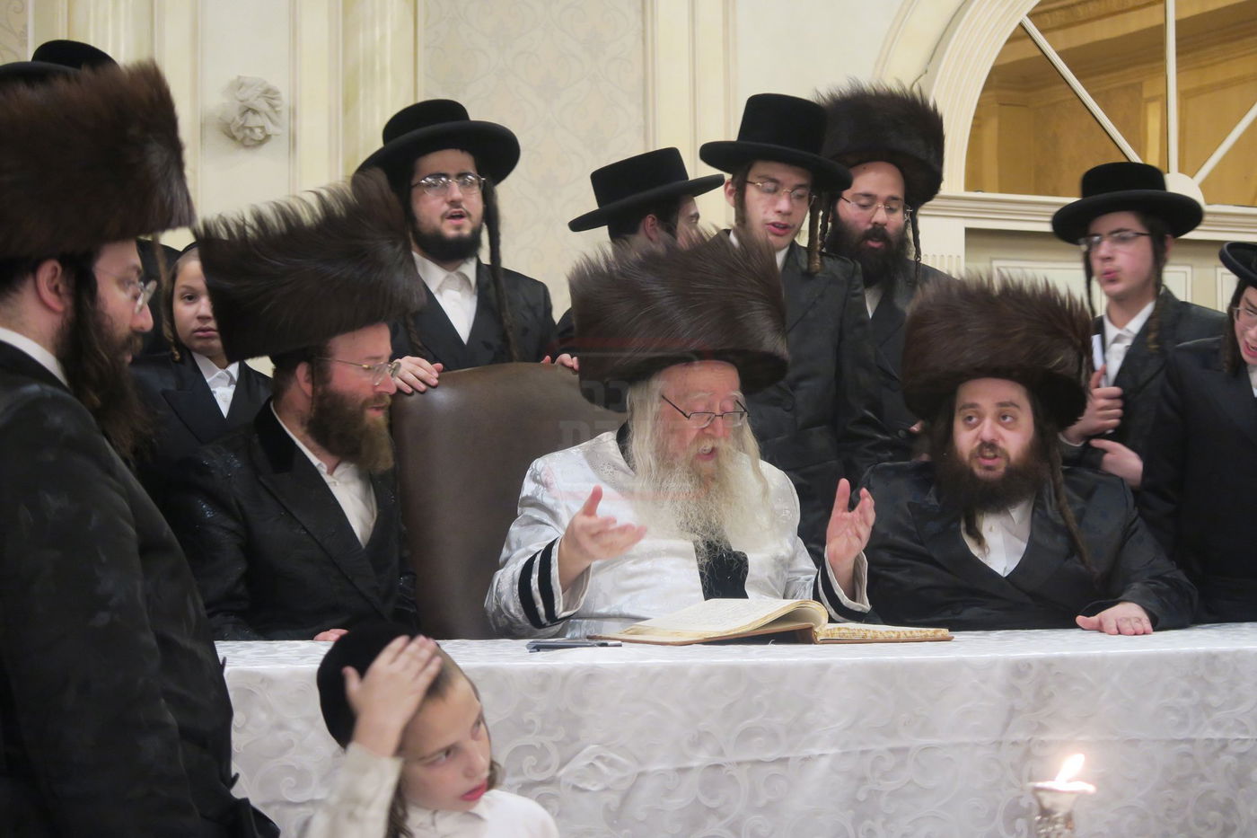 האדמו"ר מניקלשבורג מוצאי שב"ק בווילאמסבורג