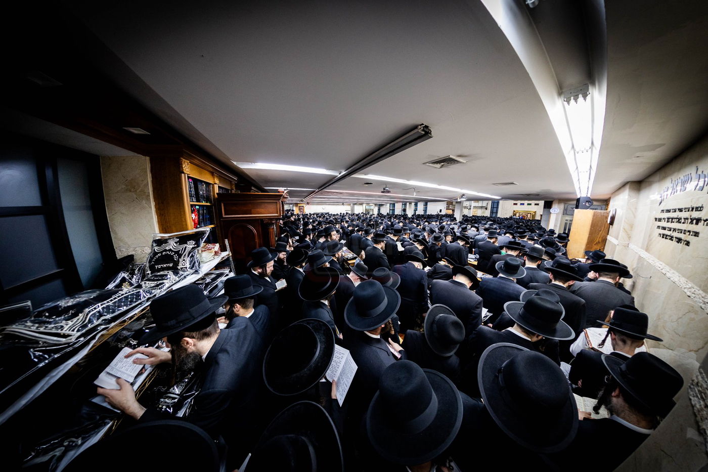 סליחות ראשונות בחצה"ק סאטמר