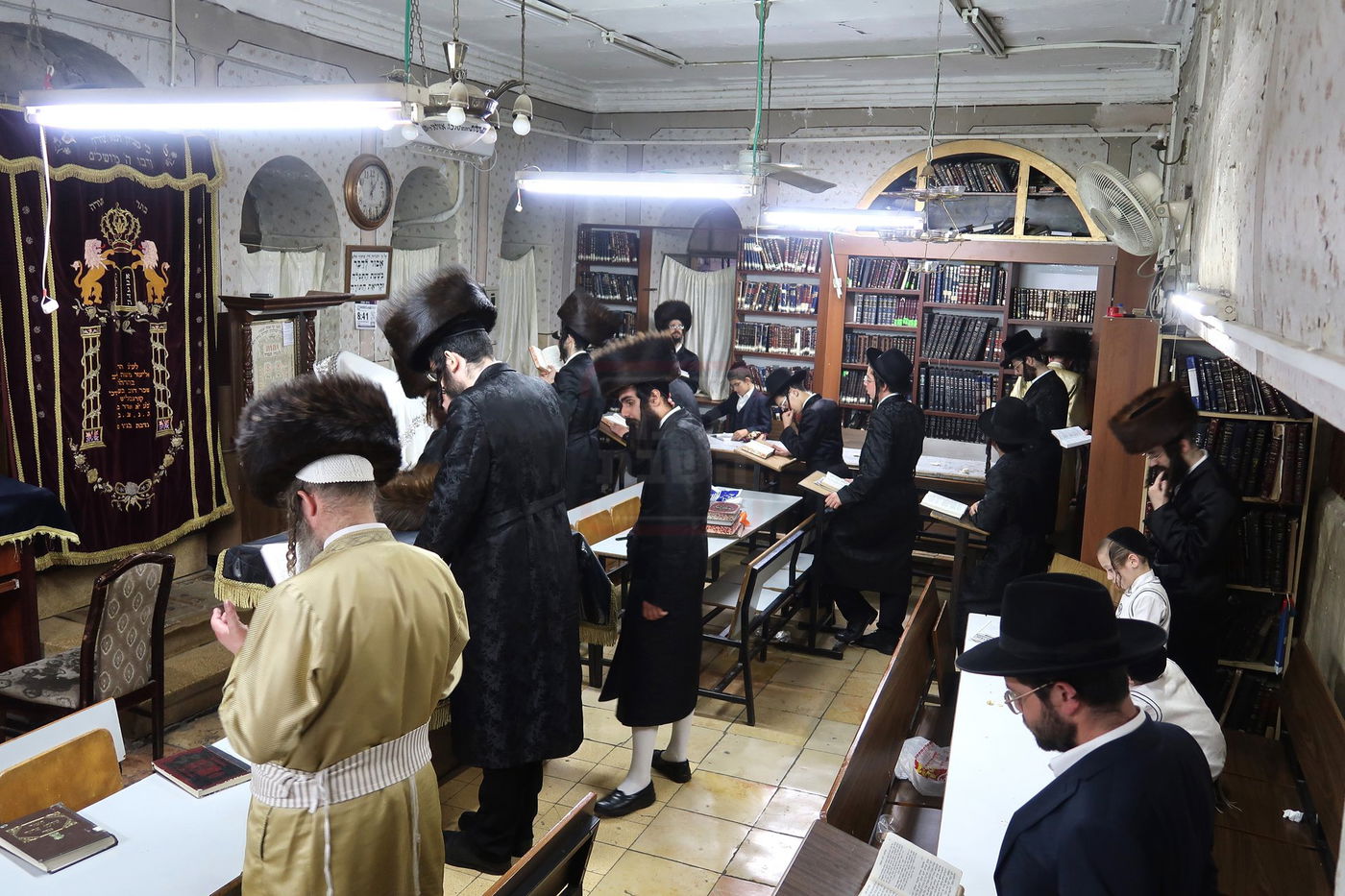 א' סליחות אצל האדמו"ר ממבקשי אמונה