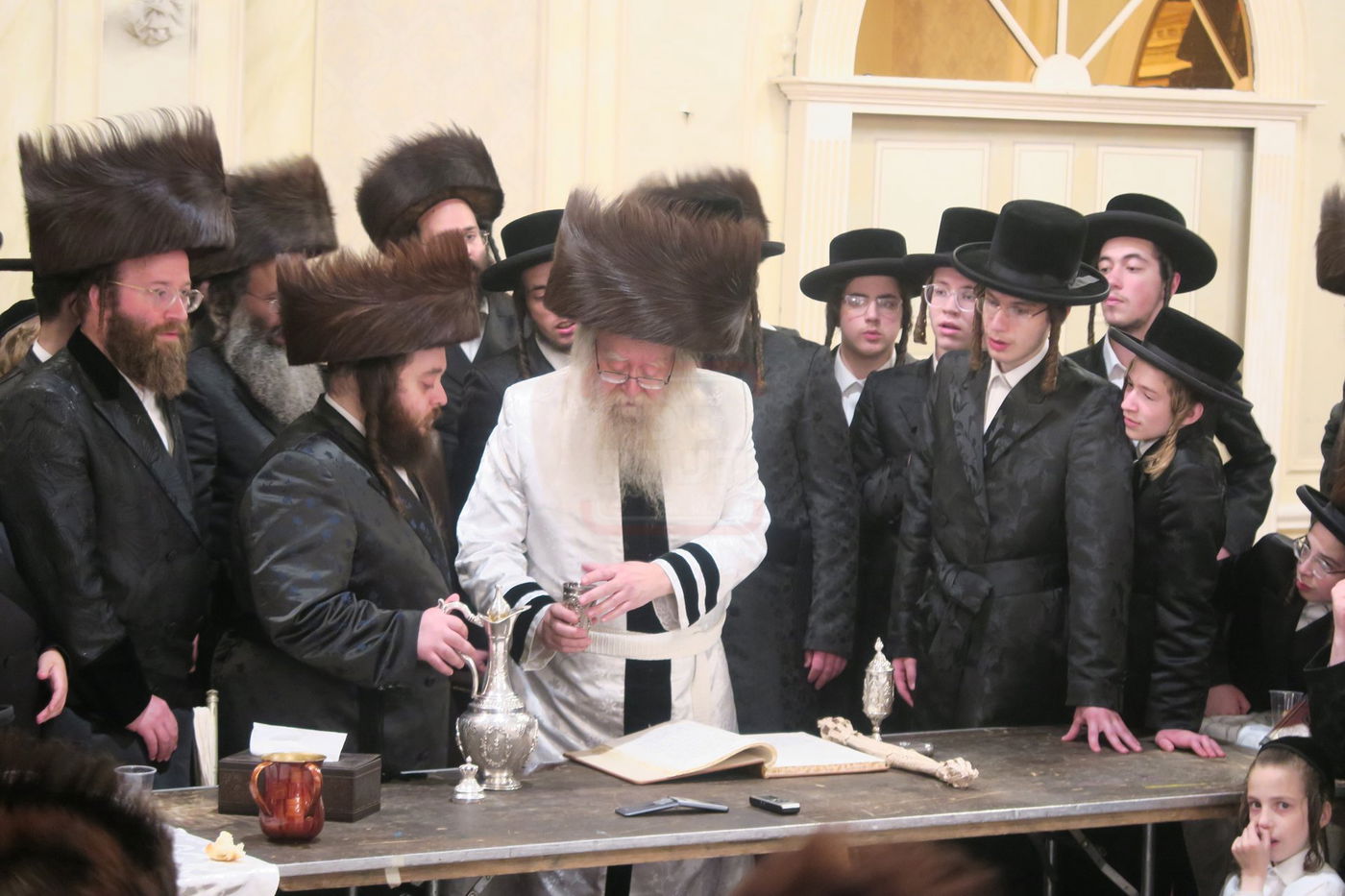 האדמו"ר מניקלשבורג מוצאי שב"ק בווילאמסבורג