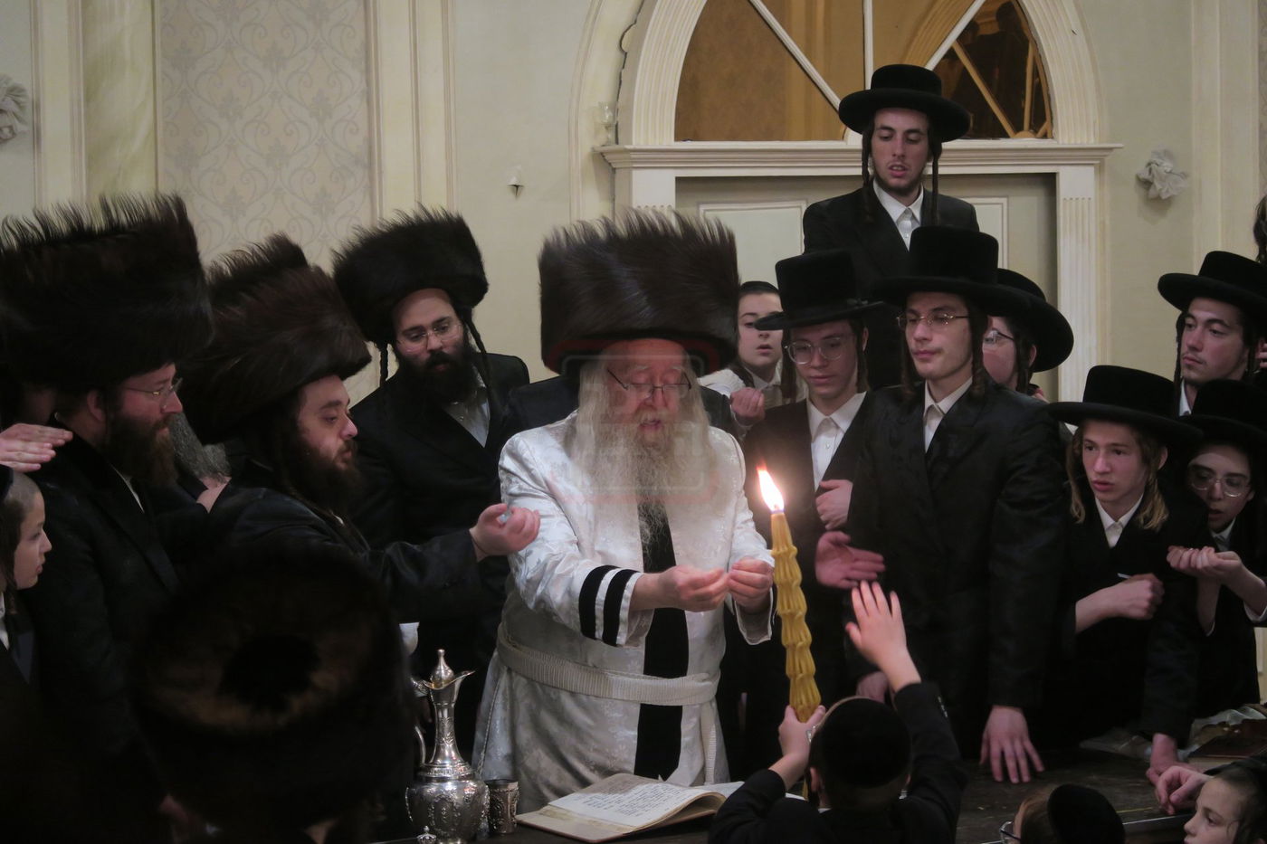 האדמו"ר מניקלשבורג מוצאי שב"ק בווילאמסבורג