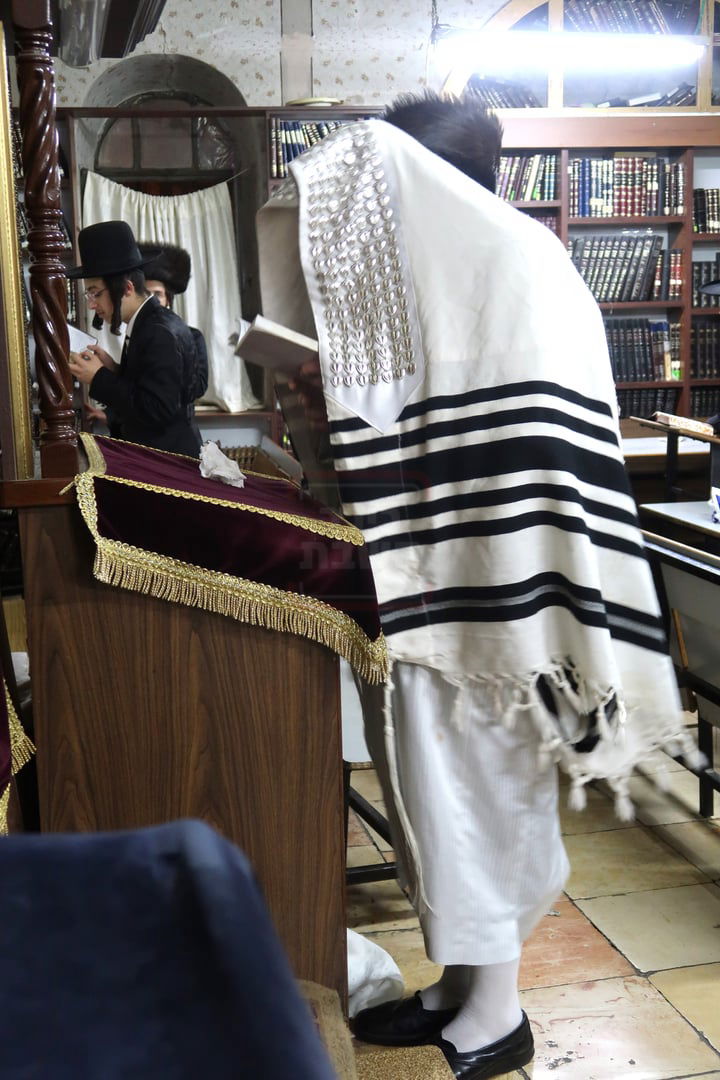 א' סליחות אצל האדמו"ר ממבקשי אמונה