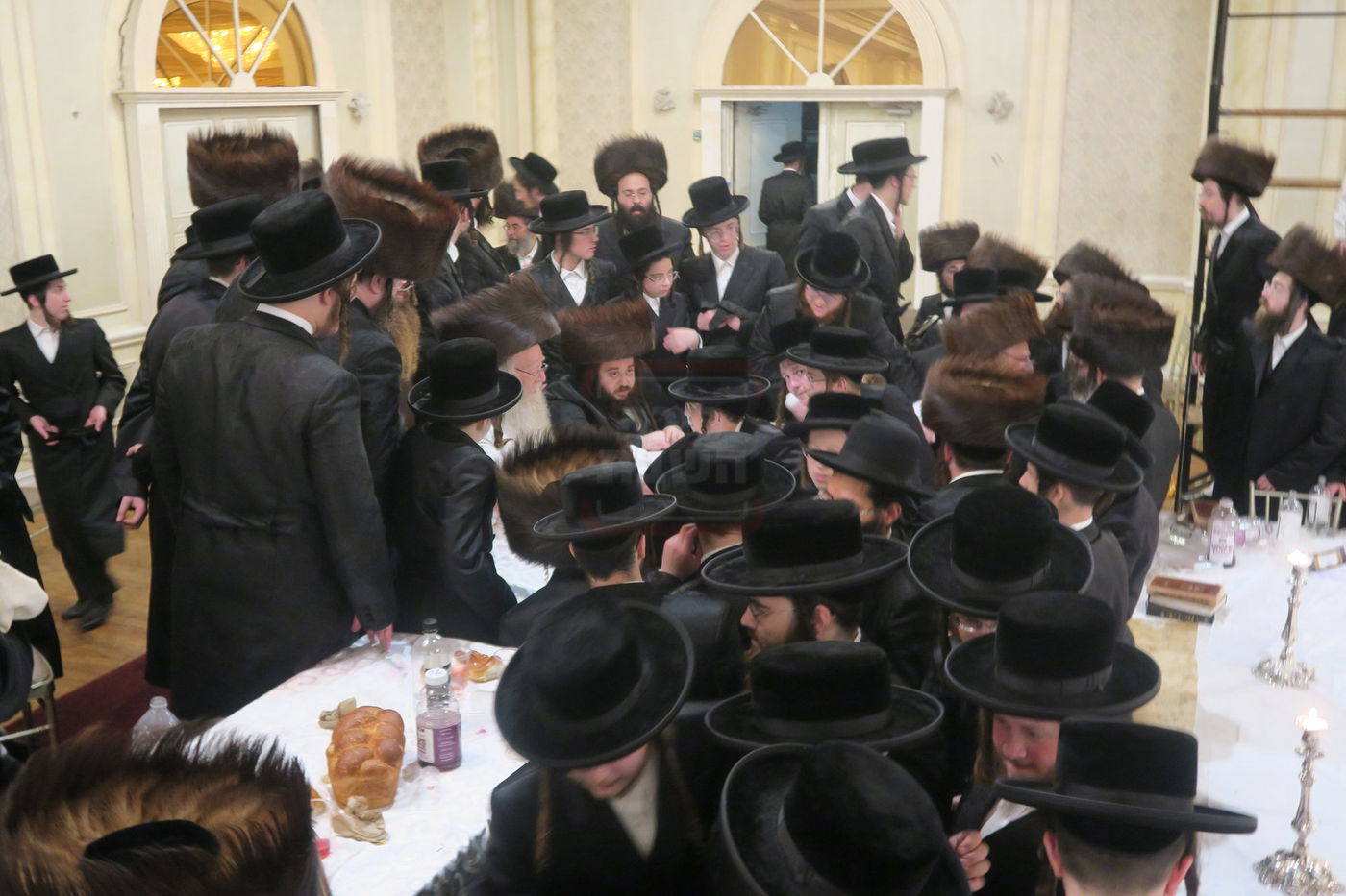 האדמו"ר מניקלשבורג מוצאי שב"ק בווילאמסבורג